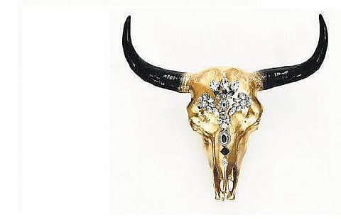 உலகிலேயே முதல்முறையாக ஜல்லிக்கட்டு காளை உருவம் பொறித்த தங்க, வைர ஆபரணங்கள்: விரைவில் விற்பனைக்கு வருகிறது