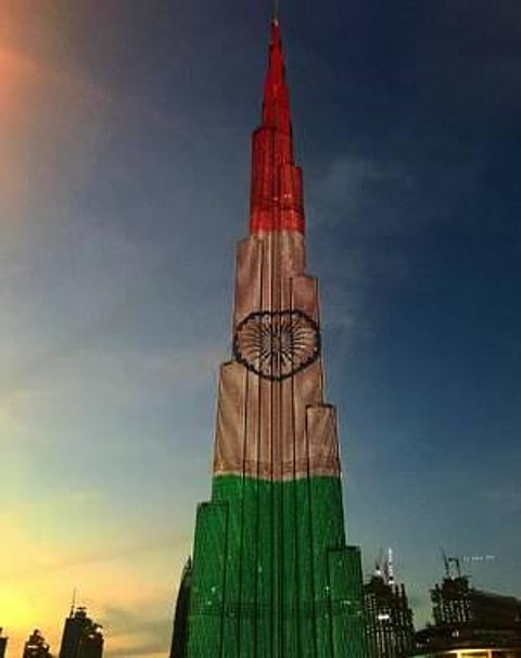 உலகின் உயரமான கட்டிடமான புர்ஜ் காலிபாவில் மூவர்ண ஒளியூட்டல்