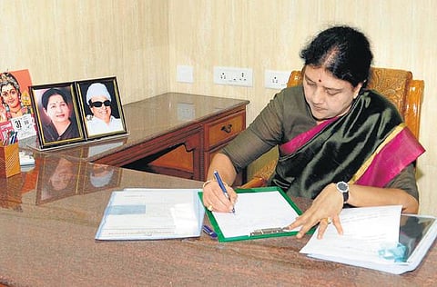 அதிமுக எம்பிக்கள் சசிகலாவுடன் இன்று ஆலோசனை