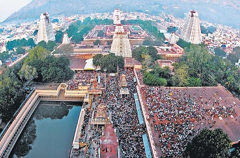 திருவண்ணாமலை, சமயபுரம் கோயில்களில் குடமுழுக்கு விழா: லட்சக்கணக்கான பக்தர்கள் தரிசனம்