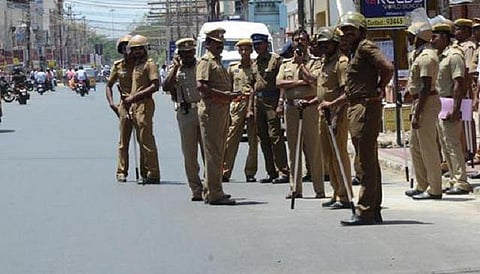 வேலை வேண்டுமா?- சீருடைப் பணி 15,711 காலியிடங்கள்