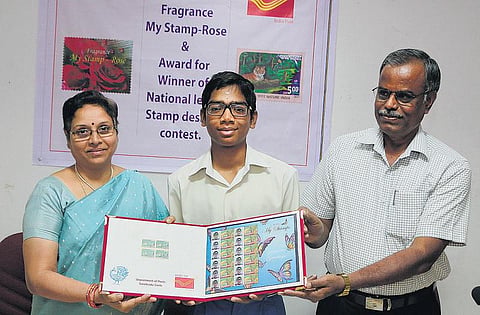 அஞ்சல்துறை ஓவியப் போட்டியில் தேசிய அளவில் முதலிடம் பெற்ற கோவை பள்ளி மாணவர்: ‘அஞ்சல்தலை சேமிப்பு விளம்பரத் தூதுவராக்கத் திட்டம்’
