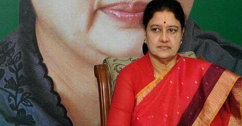 சசிகலாவுக்கு தேர்தல் ஆணையம் நோட்டீஸ்