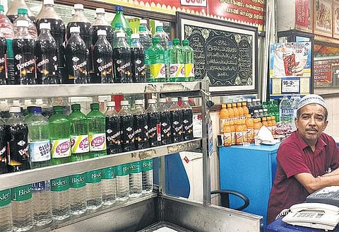 ஜல்லிக்கட்டு போராட்டம் எதிரொலி: கடைகளை அலங்கரிக்க தொடங்கியுள்ள உள்நாட்டு குளிர்பானங்கள் - விழிப்புணர்வு பிரச்சாரம் தொடங்கும் வணிகர் சங்கங்களின் பேரமைப்பு