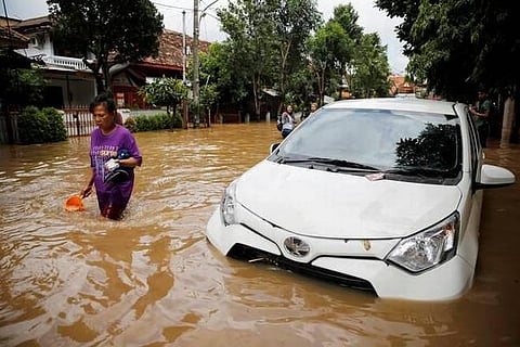 இந்தோனேசியாவில் வெள்ளம்: 1000 வீடுகள் நீரில் மூழ்கின