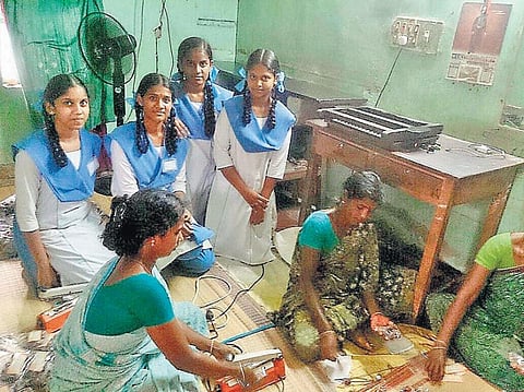 கீரை கமர்கட்டு மிட்டாய்! - புதுச்சேரி மாணவிகளின் புது ஐடியா