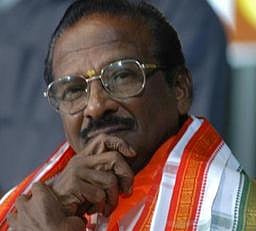 பூரண மதுவிலக்கு: குமரி அனந்தன் வலியுறுத்தல்