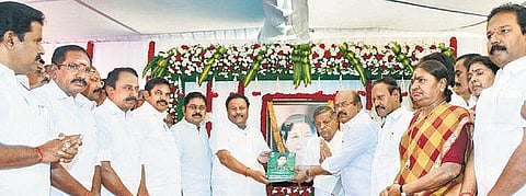 ஜெயலலிதாவின் 69-வது பிறந்தநாள்: அதிமுக அலுவலகத்தில் முதல்வர் மரியாதை
