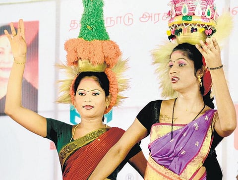 கரகாட்டம் பாதுகாக்கப்படுவது யார் கையில் இருக்கிறது?