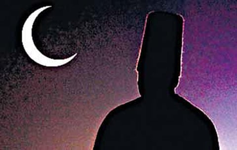 அடுத்த ஆண்டு 2 பயணிகள் நிலவுக்கு சுற்றுலா செல்வார்கள்: அமெரிக்க நிறுவனம் ஏற்பாடு