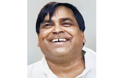 பாலியல் புகாரில் சிக்கியுள்ள பிரஜாபதி இன்னும் ஏன் அமைச்சரவையில் நீடிக்கிறார்? - உ.பி. முதல்வருக்கு ஆளுநர் கேள்வி