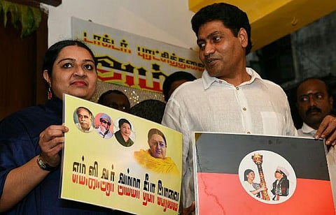 தீபா பேரவை அதிருப்தியாளர்களை சமாதானப்படுத்த சென்னைக்கு அழைப்பு: ஓபிஎஸ் அணியில் சேருவதைத் தடுக்க தீபா கணவர் முயற்சி