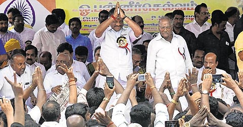 ஜெ. உடல்நிலை குறித்த எந்த தகவலும் எனக்கு தெரிவிக்கவில்லை; சுகாதாரத்துறை செயலரின் அறிக்கையை வாபஸ் பெறாவிட்டால் வழக்கு தொடருவேன்: உண்ணாவிரதத்தில் ஓபிஎஸ் எச்சரிக்கை