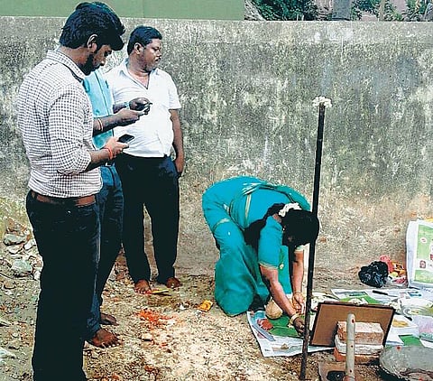 தி இந்து செய்தி எதிரொலி: மீஞ்சூர் அருகே மேலூரில் ஆதிதிராவிடர் நலப் பள்ளி கட்டும் பணி தொடக்கம்