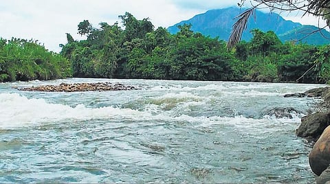 கேரள அட்டப்பாடி பகுதியில் 6 அணைகள் கட்டும் பகுதியில் பலத்த மழை: வெள்ளம் வந்ததால் பவானியை கண்டுகொள்ளாத விவசாயிகள்