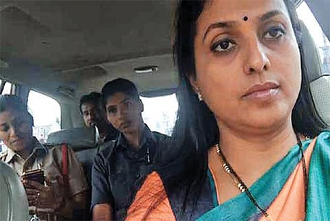ஆந்திர பேரவையில் ரோஜா மன்னிப்பு கேட்பாரா?