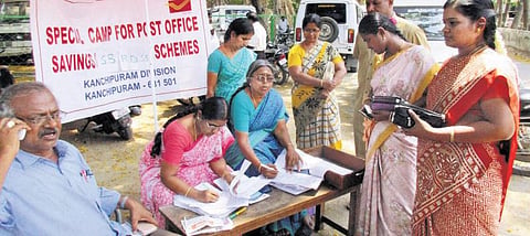 காஞ்சிபுரம் அஞ்சல் கோட்டத்துக்கு உட்பட்ட தபால் நிலையங்களில் 20 நாளில் 45 ஆயிரம் சேமிப்பு கணக்குகள் தொடக்கம்: வங்கிகளின் நிபந்தனையால் பொதுமக்கள் ஆர்வம்