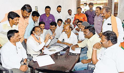 ஆர்.கே.நகர் இடைத்தேர்தல்: பாஜக தொகுதி நிர்வாகிகளுடன் ஆலோசனை