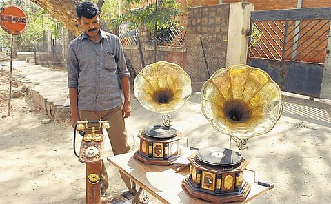 கால ஓட்டத்தில் காணாமல் போன கிராமபோன்: தொழில்நுட்ப வளர்ச்சியால் காட்சிப்பொருளான இசைக்கருவி