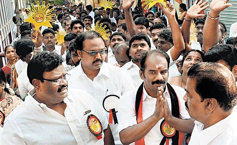 தொகுதியில் வாக்காளர்களை கவர திமுக திண்ணை பிரச்சாரம்