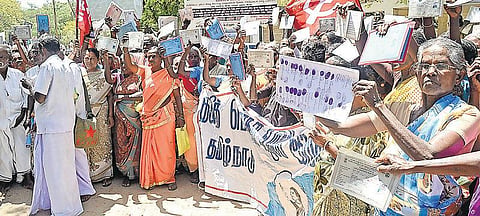 6 மாதங்களாக ஊதியம் இல்லாததால் பொருட்களை அடகு வைக்கும் அவலம்: ஊரக வேலை உறுதித்திட்ட தொழிலாளர்கள் முறையீடு