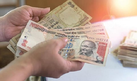 கூட்டுறவு வங்கியிடம் இருந்த பழைய ரூ. 500, ரூ 1,000 நோட்டுகள் ரூ.371 கோடியை மாற்றித் தரக் கோரிய மனு தள்ளுபடி: உச்ச நீதிமன்றம் அதிரடி தீர்ப்பு