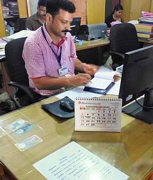 ‘இங்கு லஞ்சம் தேவையில்லை’-அறிவிப்புடன் மக்கள் சேவையாற்றும் கேரள பஞ்சாயத்து ஊழியர் அப்துல் சலீம்