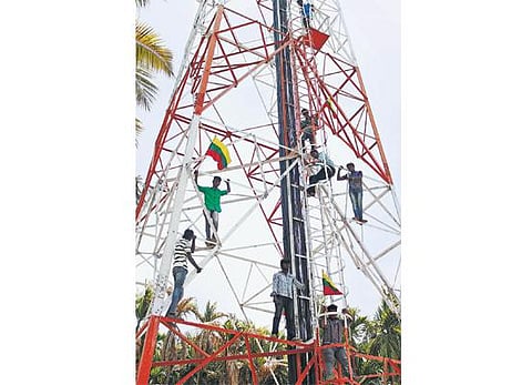 விவசாயிகளுக்கு ஆதரவாக போராட்டம்