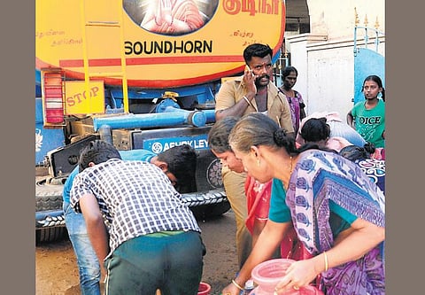 மாநகராட்சி லாரி குடிநீர் விநியோகத்தில் முறைகேடு: லாரி டிரைவர்கள் கட்டாய வசூலில் ஈடுபடுவதாக குற்றச்சாட்டு