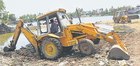 குளத்தை சீரமைத்த தொண்டு நிறுவனம்
