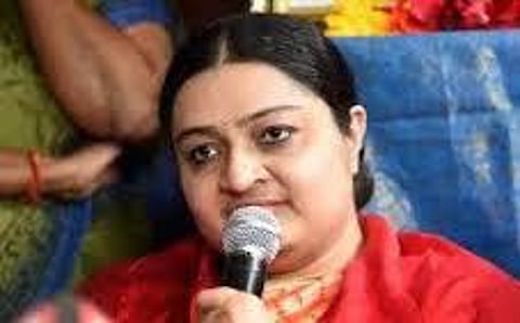 அரசு வாகனங்கள் மூலம் டிடிவி தினகரன் பணப் பட்டுவாடா: தேர்தல் அலுவலரிடம் தீபா பேரவையினர் மனு