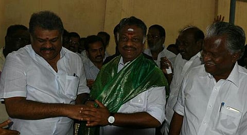 மதுசூதனனுக்கு தமாகா ஆதரவு: ஓபிஎஸ்ஸின் தர்மயுத்தத்துக்கு துணைநிற்போம்- தமாகா தலைவர் ஜி.கே.வாசன் அறிவிப்பு