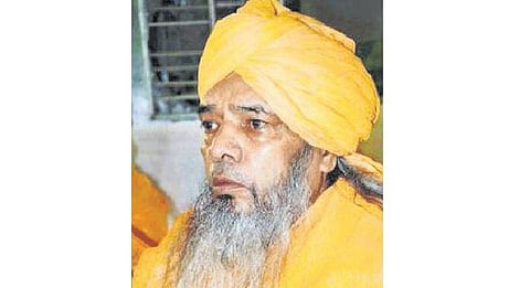 மாட்டிறைச்சி தடைக்கு ஆதரவாக பேசிய ஆஜ்மீர் தர்கா தலைவரை பதவி நீக்கம் செய்தார் சகோதரர்