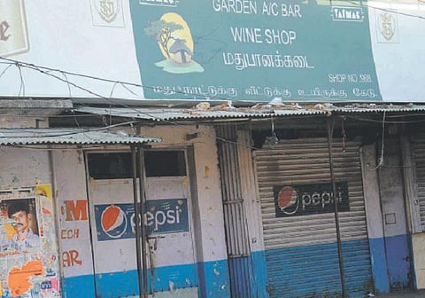 மதுபான கடைக்கு எதிர்ப்பு தெரிவித்தால் 100 நாள் வேலை தர மறுப்பதாக புகார்: ஆளுங்கட்சியினர் மிரட்டுவதாக குற்றச்சாட்டு