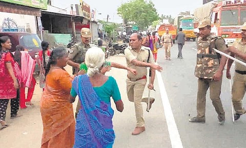 ஏடிஎஸ்பி அறைந்ததில் ஒரு காது கேட்கவில்லை: மதுக்கடைக்கு எதிரான போராட்ட பெண் திருப்பூர் ஈஸ்வரி