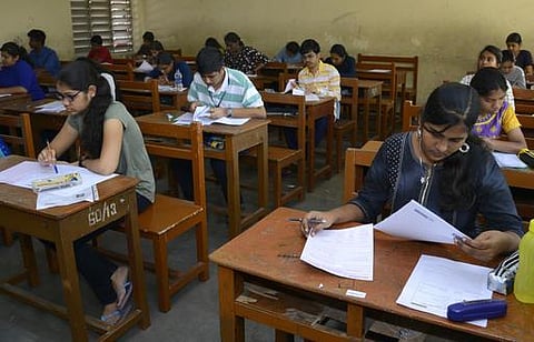 அடுத்த கல்வியாண்டு முதல் உருது மொழியிலும் ‘நீட்’ தேர்வு: மத்திய அரசுக்கு உச்ச நீதிமன்றம் உத்தரவு