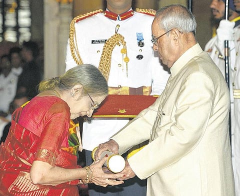 ஜக்கி வாசுதேவ், ஜேசுதாஸ், சோ உள்ளிட்டோருக்கு பத்ம விருதுகள்: குடியரசுத் தலைவர் வழங்கினார்
