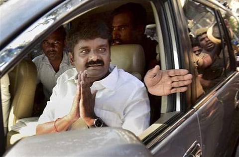வருமான வரித்துறை அலுவலகத்தில் இன்று அமைச்சர் விஜயபாஸ்கர், கீதாலட்சுமியிடம் விசாரணை