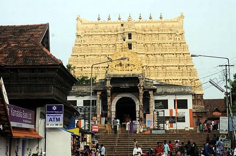 பத்மநாபசுவாமி கோயில் குளத்தை தூய்மைப்படுத்த உத்தரவு