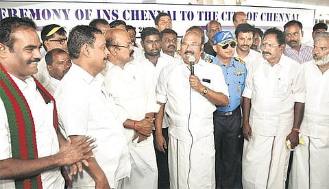 இந்திய கடற்படையில் புதிதாக சேர்க்கப்பட்டுள்ள ‘ஐஎன்எஸ் சென்னை’ போர்க் கப்பல் சாகசம்: அமைச்சர்கள், எம்பிக்கள், எம்எல்ஏக்கள் கண்டு களித்தனர்
