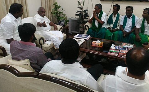 தமிழக விவசாயிகள் போராட்டம் 2 நாட்களுக்கு ஒத்திவைப்பு