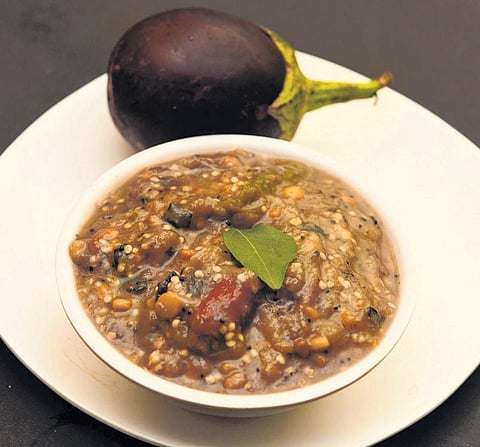 வெயிலுக்கு உகந்த உணவு: கத்தரிக்காய் புளிக்கோசு