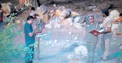 ஓடும் ரயிலில் அபாயச் சங்கிலியை இழுத்து பயணிகளிடம் 25 பவுன் நகை கொள்ளை: ஜோலார்பேட்டை அருகே மர்ம நபர்கள் கைவரிசை