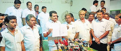 மக்களவை துணைத் தலைவர் தம்பிதுரை கரூர் தொகுதிக்கு 8 ஆண்டுகளாக எதுவுமே செய்யவில்லை: செந்தில்பாலாஜி எம்எல்ஏ பகிரங்க குற்றச்சாட்டு