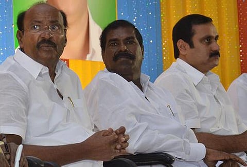 நீட் கட்டாயம்: தமிழகத்தின் உரிமையை அடகு வைத்து விட்டது அதிமுக அரசு: ராமதாஸ் வேதனை