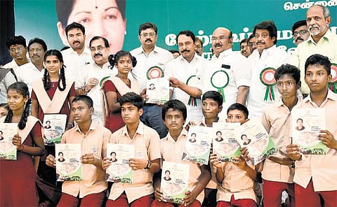 இந்த ஆண்டு பிளஸ் 1 பாடத்திட்டத்தில் மாற்றம் இல்லை: பள்ளிக்கல்வி அமைச்சர் செங்கோட்டையன் உறுதி