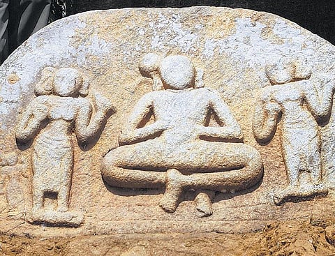 தேன்கனிக்கோட்டை அருகே முனிவர் வடிவ நடுகற்கள் கண்டுபிடிப்பு