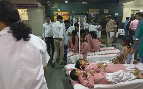 டெல்லியில் 450 மாணவிகள் மயக்கம்: சீனாவில் இருந்து வந்த கன்டெய்னரில் ரசாயன வாயு கசிவு