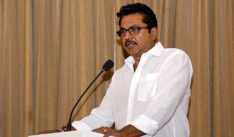 வருமான வரித்துறை அலுவலத்தில் சரத்குமார் ஆஜர்