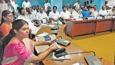 போக்குவரத்து ஊழியர்களின் கோரிக்கைகள் ஏற்கப்படுமா? - அமைச்சர் தலைமையில் இன்று இறுதிகட்ட பேச்சுவார்த்தை